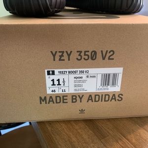 Yeezy Boost 350 V2 onyx